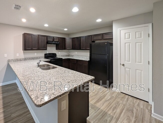 Foto del edificio - 4309 Spring Park Rd