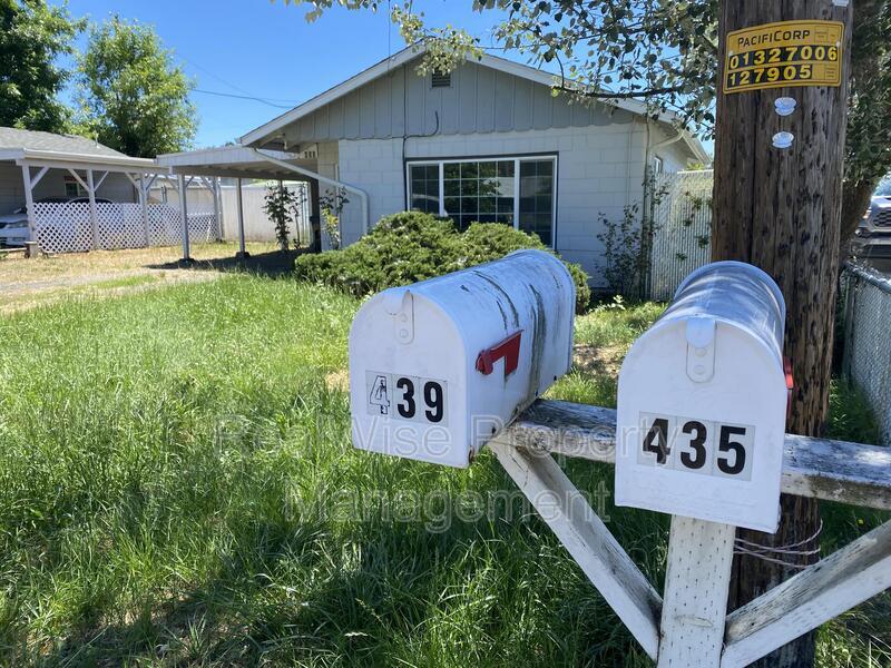 435 NE Russell Ave, Roseburg, OR 97470 House for Rent in Roseburg, OR
