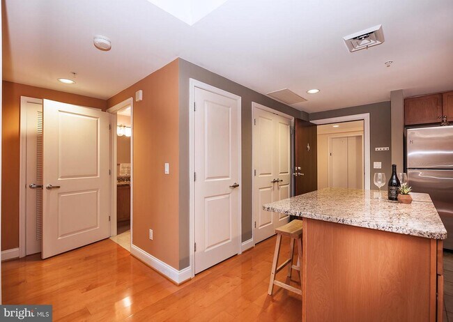 Foto del edificio - 1020 N Highland St