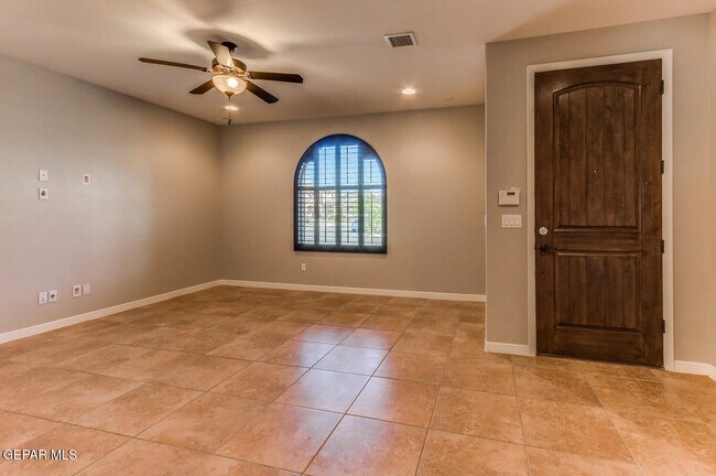 Foto del edificio - 14323 High Rock Dr