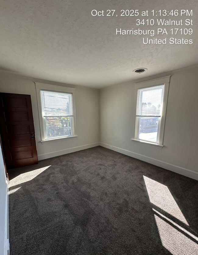 Building Photo - 3410