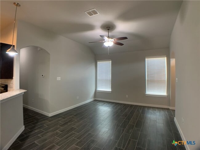 Foto del edificio - 354 Creekside Curve