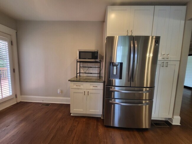 Building Photo - 1008 Lunsford Pl