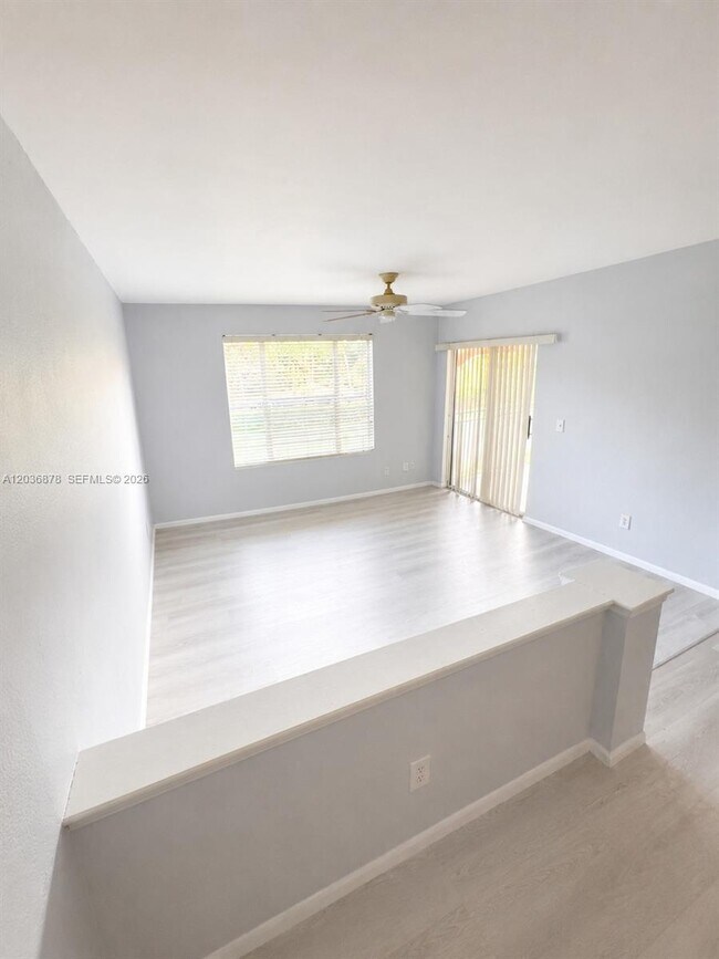 Foto del edificio - 1825 Palm Cove Blvd