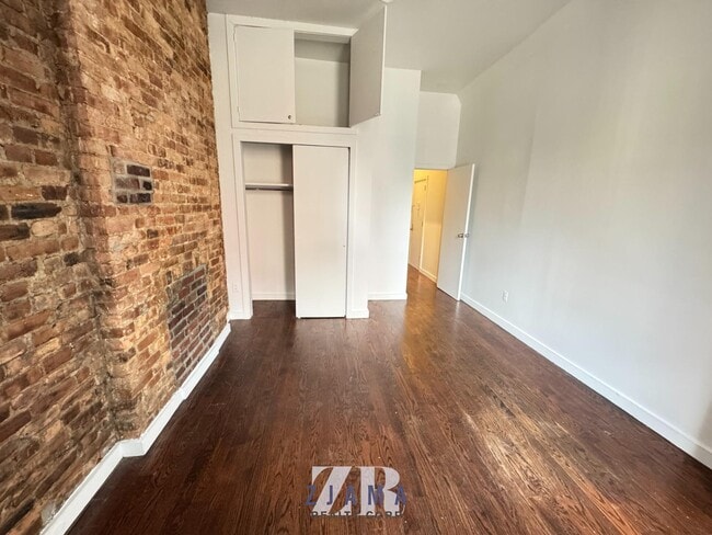 Building Photo - 68 Putnam Ave