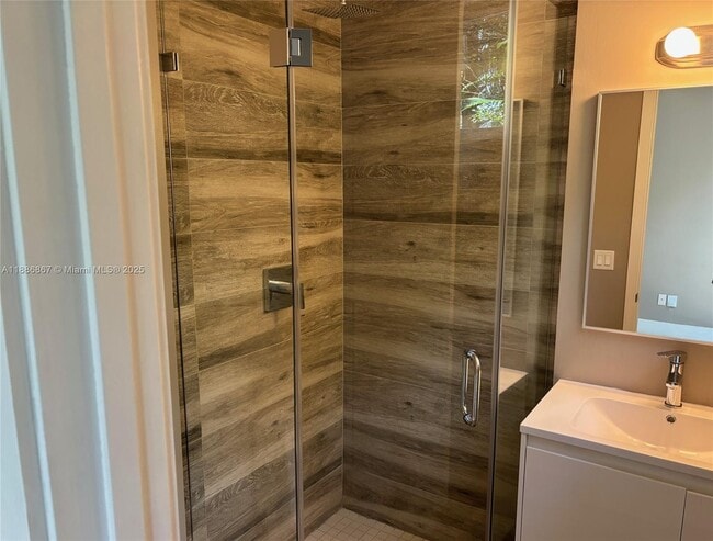 Building Photo - 630 NE 12th Ave