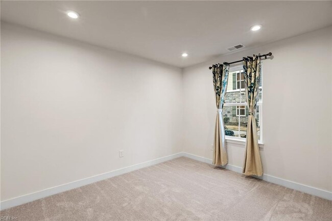 Building Photo - Newer Construction 3 Story Condo!