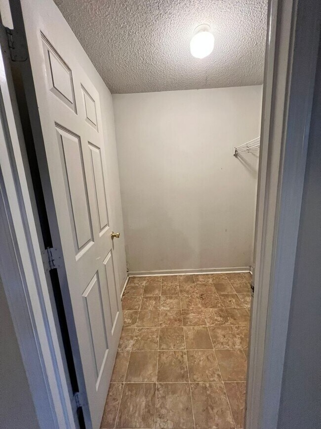 Foto del edificio - 3BD/ 2BA in Hidden Lake Subdivision