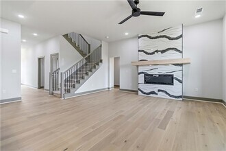 Building Photo - 930 Trestle Ln