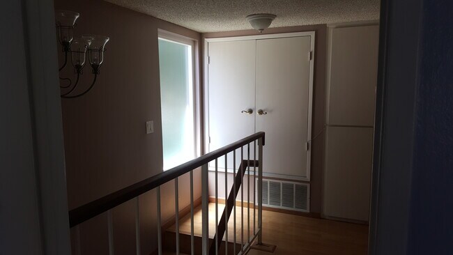 Building Photo - 2519 Vanderbilt Ln