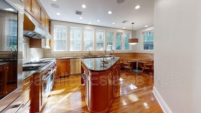 Foto del edificio - 810 S Packwood Ave