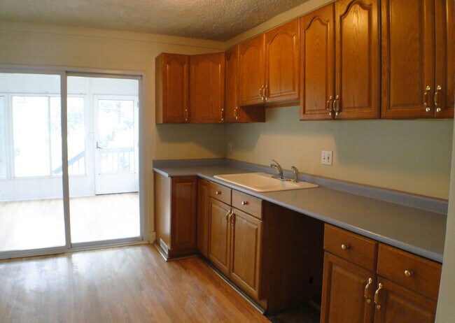 Foto del edificio - Classic Westland Charm with Fresh Updates ...