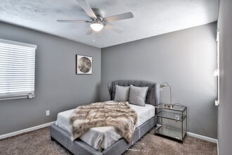 Bedroom-01.jpg - Hideaway