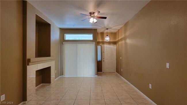 Building Photo - 2305 W Horizon Ridge Pkwy