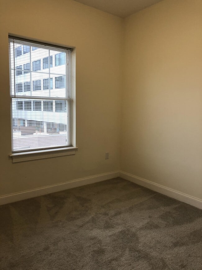 Building Photo - 75 Amory St