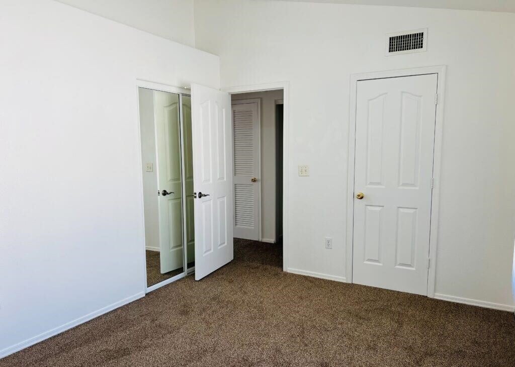Building Photo - 1344 Park Ln