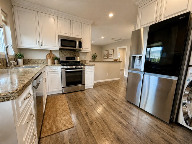 Foto del edificio - Cottage Home in Normal Heights! Conveniently offers A/C, in Unit Washer/Dryer, Assigned Parking P...