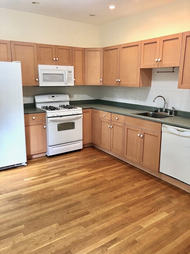 Foto del edificio - 14 Schiller St