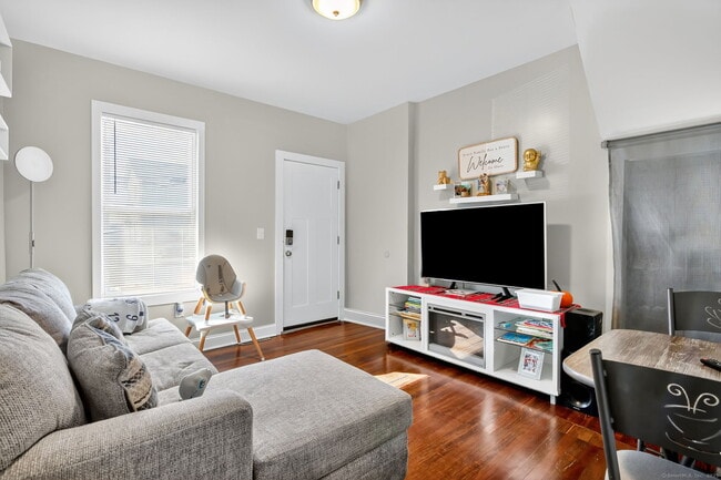 Building Photo - 14 Belden St