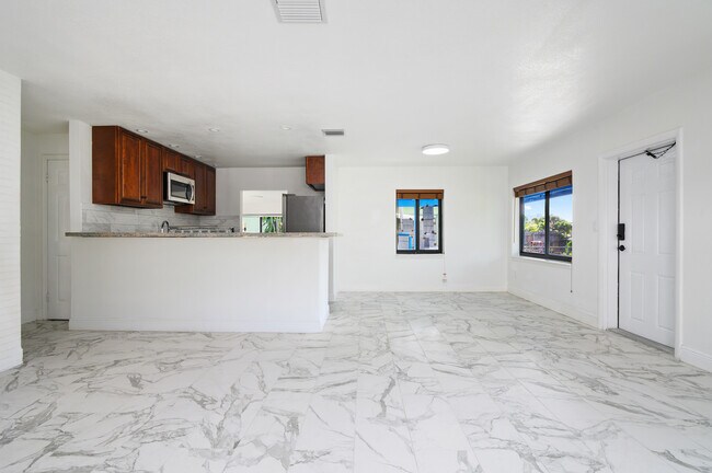 Foto del edificio - 233 SW 21st St