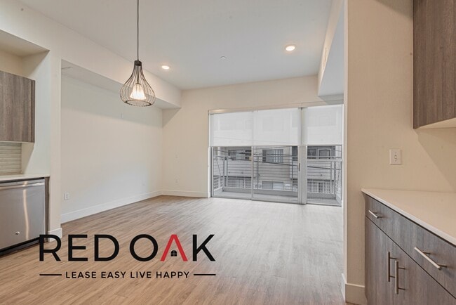 Building Photo - Luxurious Contemporary One Bedroom with Ce...