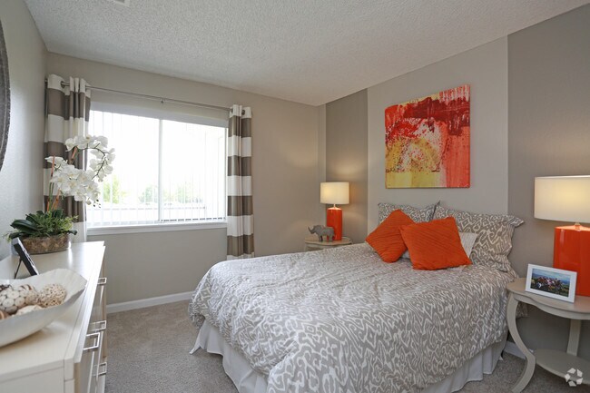 2HAB, 2BA - 1052  ft² - Altitude