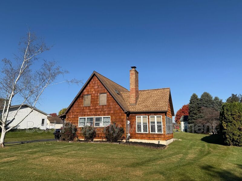 Foto principal - 301 E Carpenter Ave