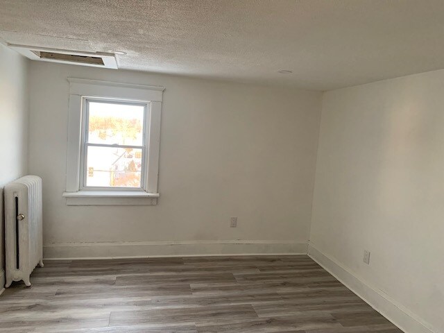 196073-18 - 50 Chamberlain St