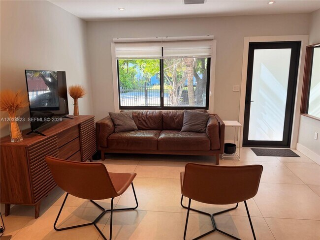 Foto del edificio - 360 NW 40th St