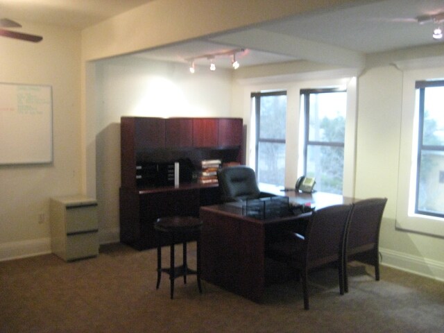  - 203 W Verne St