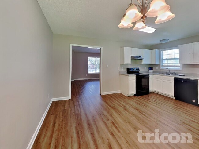 Foto del edificio - 2112 McKinnon Dr