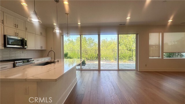 Foto del edificio - 14293 Hillcrest Dr