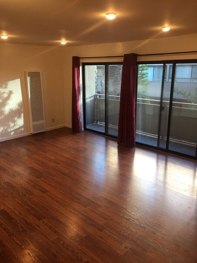 Living area - 1817 California St