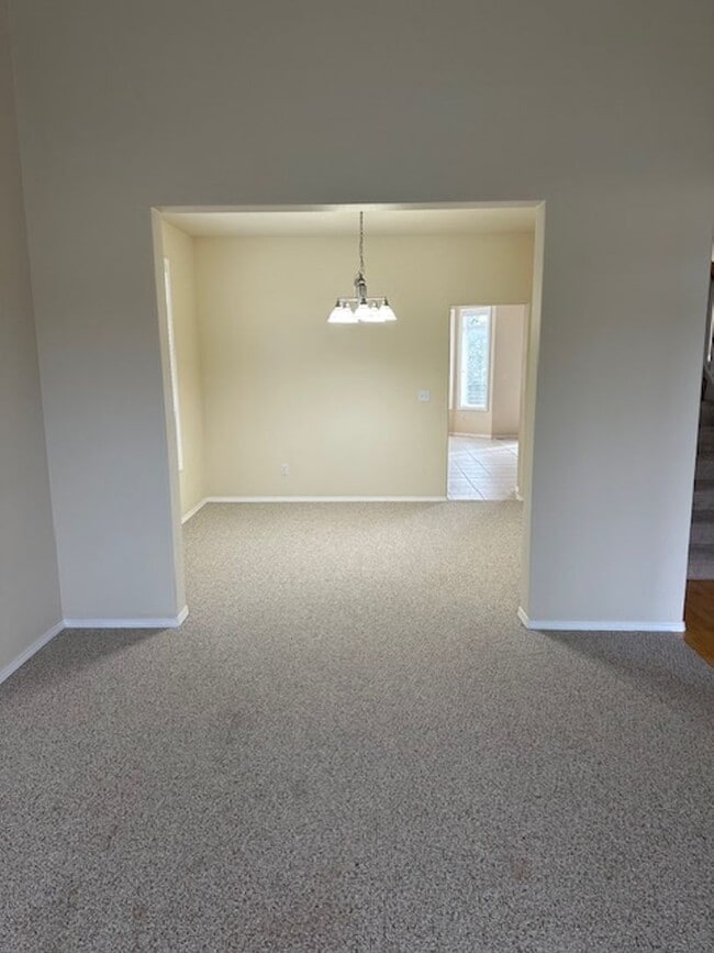 Building Photo - Home Located in Grand Oaks- Access to pool...
