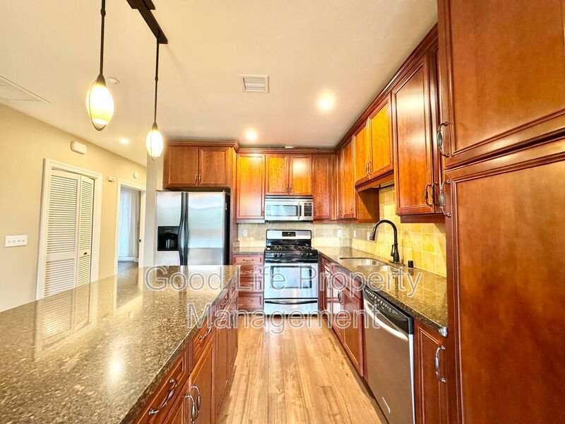 Foto principal - 3972 Albatross St
