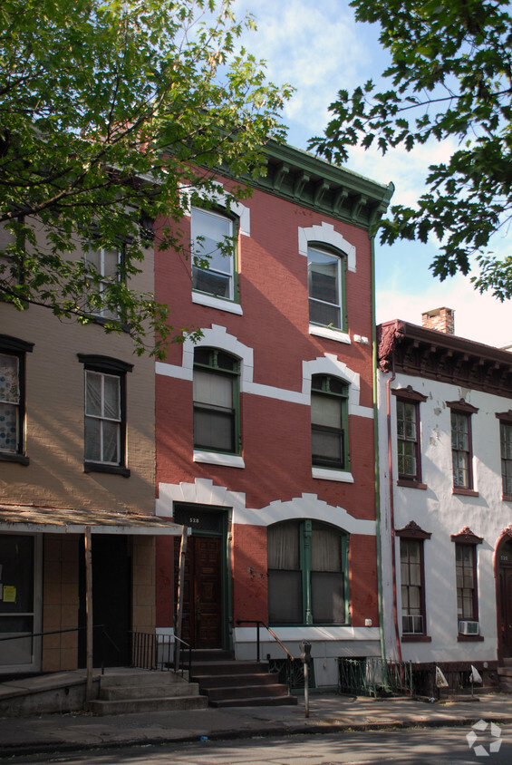 Foto principal - 528 Franklin St
