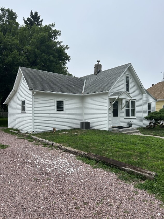 Primary Photo - 1105 Hayes Ave