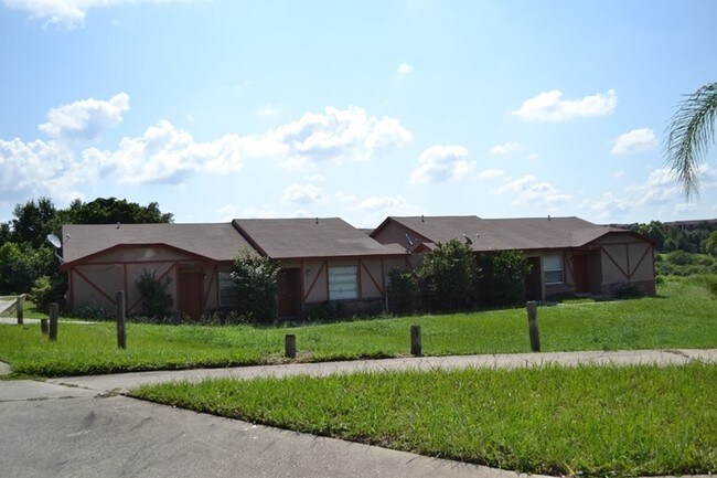 Building Photo - Woodman Way Townhomes