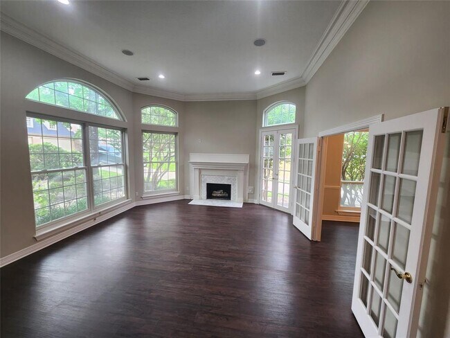 Building Photo - 24607 E Kingscrest Cir