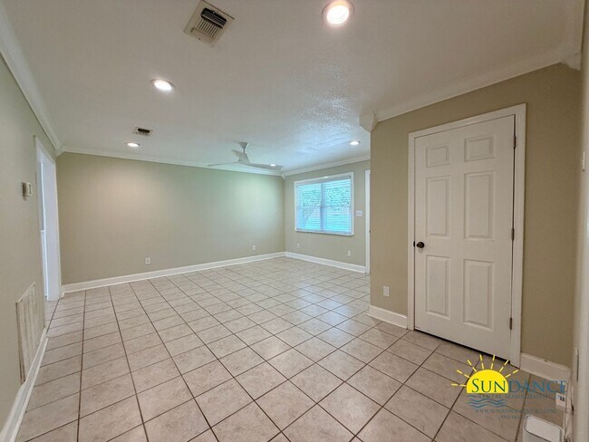 Foto del edificio - 48 Poulton Dr NW