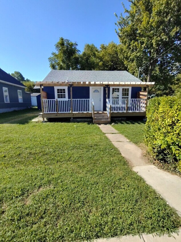Primary Photo - Adorable 2 bedroom 1 bath home