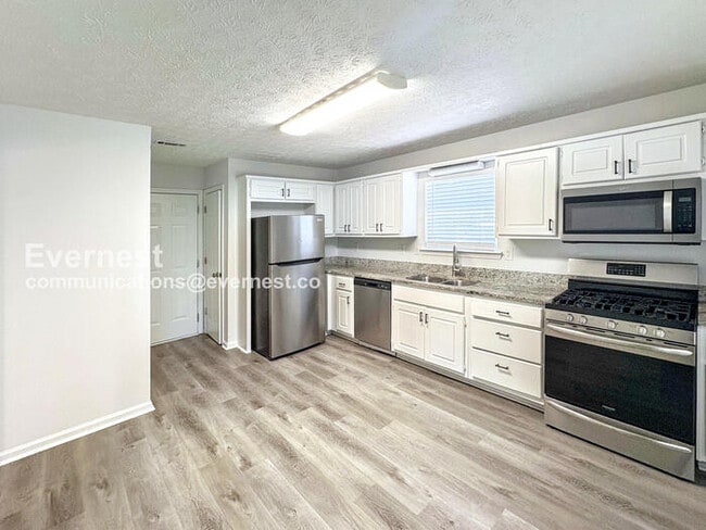 Foto del edificio - 229 Pebble Creek Dr