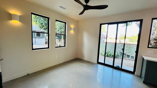 Building Photo - 1203 S Chavez St