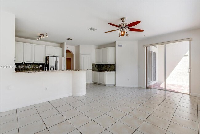 Building Photo - 5549 NW 113th Ct
