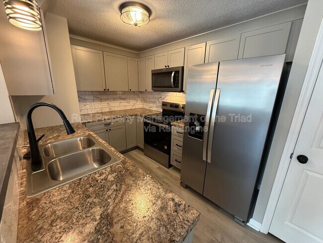 Foto del edificio - 521 Mill Pond Dr