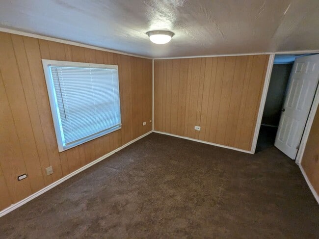 Building Photo - 904 Quail Run