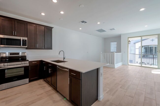 Building Photo - Like Brand New Luxurious Modern 3 Bedroom ...