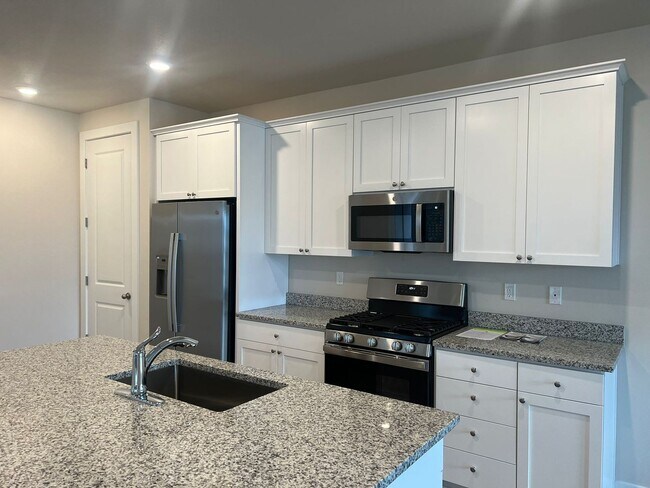 Building Photo - SHOWING 6/7 or SOONER with Advance Appoint...