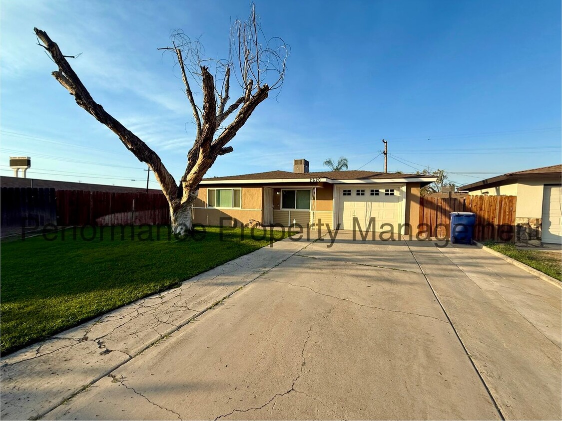 Foto principal - Charming 3 Bed/1 Bath Home w/ RBP & Securi...