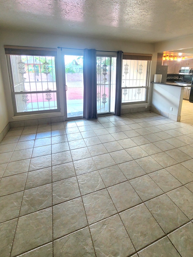 Building Photo - Beautiful 4BR+office home located in acade...